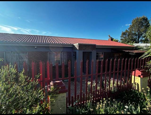 2 BEDROOM TOWNHOUSE FOR SALE IN MEYERVILLE